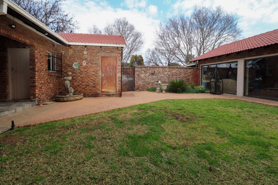 4 Bedroom Property for Sale in La Hoff North West